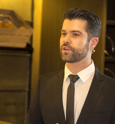 Conoce a Luis Zamora, Diplomado en Nutrición y Dietética por la Universidad Complutense de Madrid. Nutricionista del programa Más Vale Tarde de La Sexta