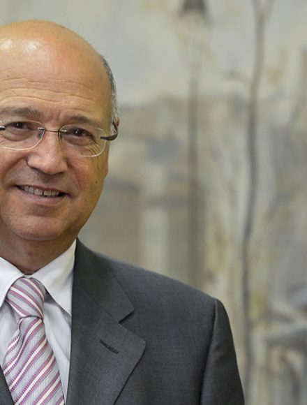 El profesor Ángel Gil Hernández